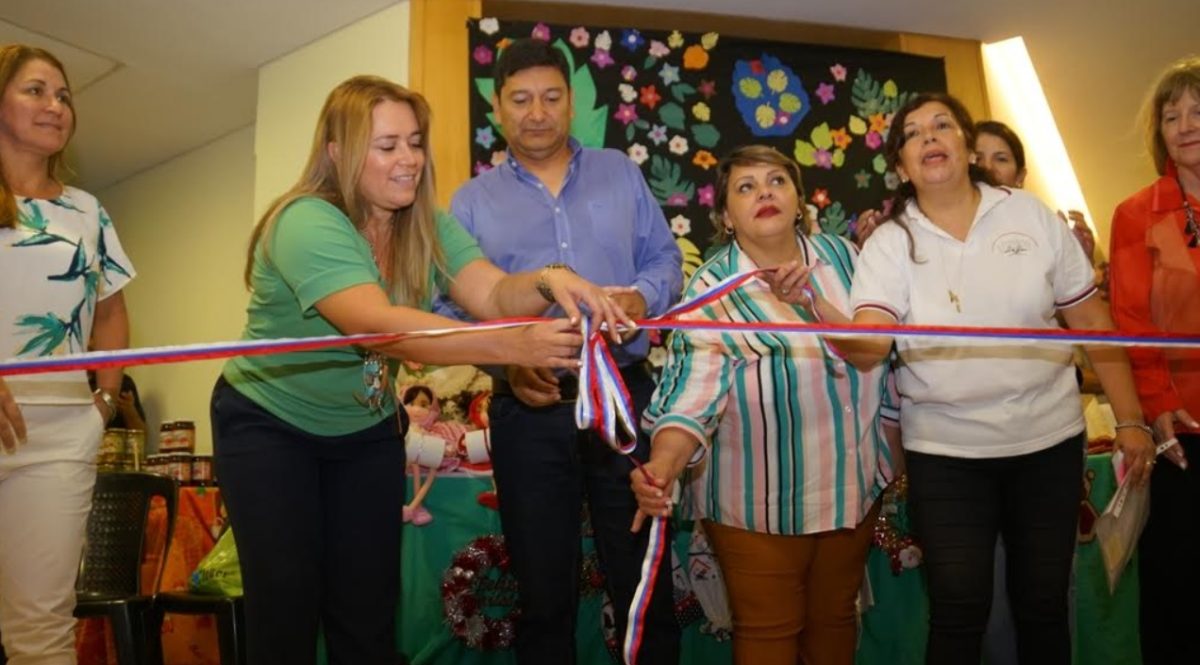 Emprendedoras legislativas venden sus producciones en el Parlamento Misionero