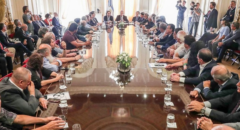 Gobierno luego de la reunión multisectorial: "La prioridad absoluta es el hambre"