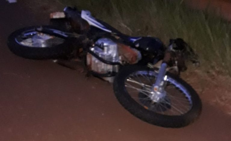 Pareja de motociclistas falleció al chocar con un colectivo en San Vicente