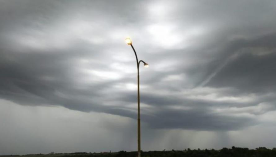 Defensa Civil asistió a dos casas afectadas por el temporal en Posadas