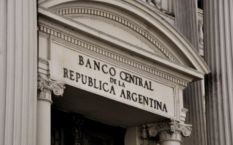 El Ejecutivo tomó U$S 1300 millones del Banco Central para pagar deuda