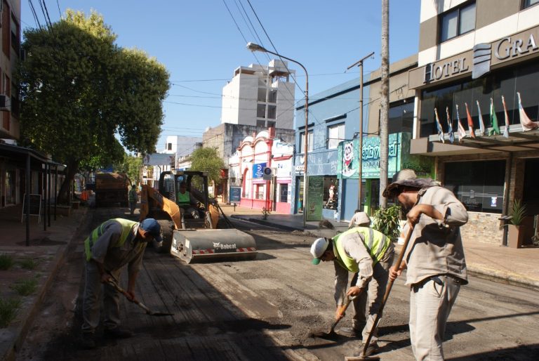 Realizan obras de mejoramiento en calles céntricas de Posadas