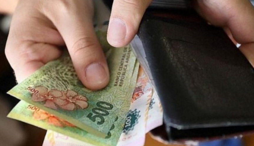 Los salarios aumentaron un 2,4% en noviembre, pero siguen por debajo de la inflación