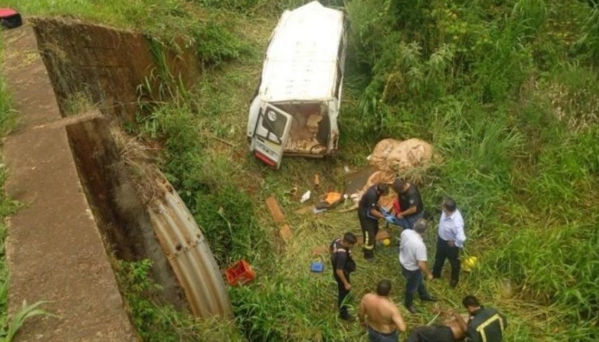 Falleció uno de los tareferos que viajaba en la combi que despistó en la ruta 12