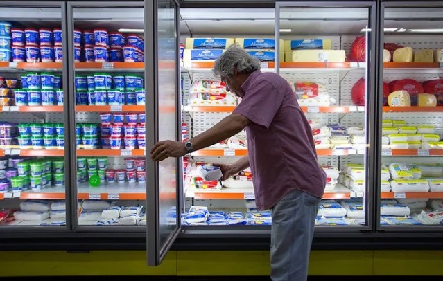 El 95% de los argentinos ajustó su consumo al ritmo de la crisis económica