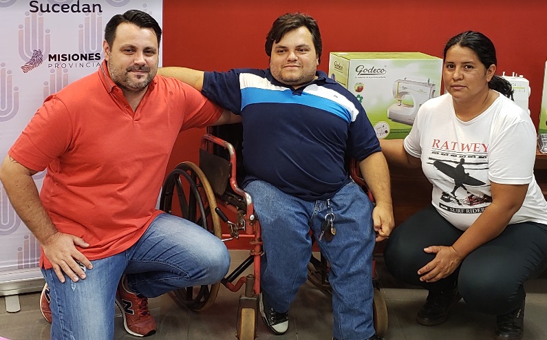 Asociación recibió cuatro máquinas de coser de IPLyC Social