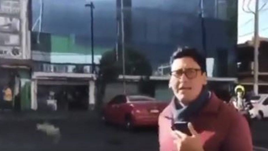 Un periodista cubría la caída de un árbol sobre un auto y se dio cuenta que era el suyo