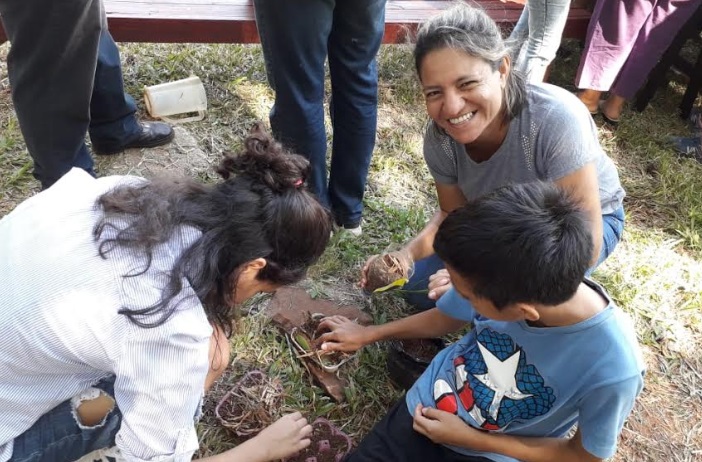 Posadas: capacitaron a niños y jóvenes en huertas y tratamiento floral