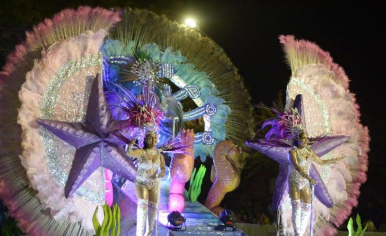 A puro brillo y color, Concepción de la Sierra celebró sus 30 años de carnaval