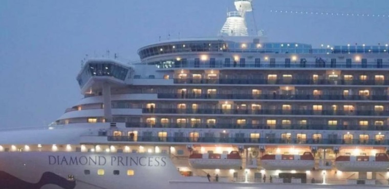 Murieron dos pasajeros del crucero en cuarentena en Japón por coronavirus