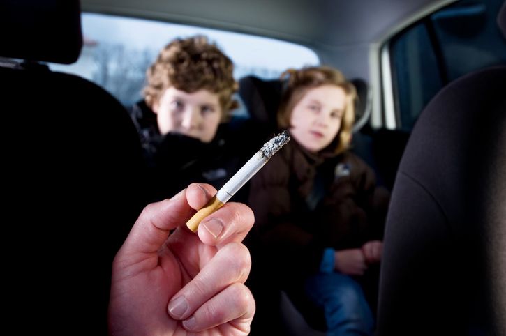 Las enfermedades que pueden tener los hijos de padres fumadores