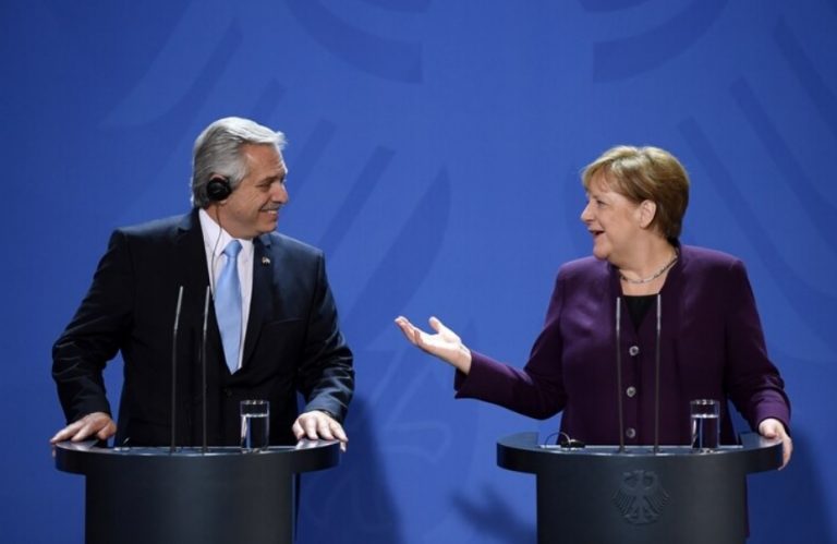 Alberto Fernández recibió apoyo de Merkel por la situación económica y la negociación de la deuda