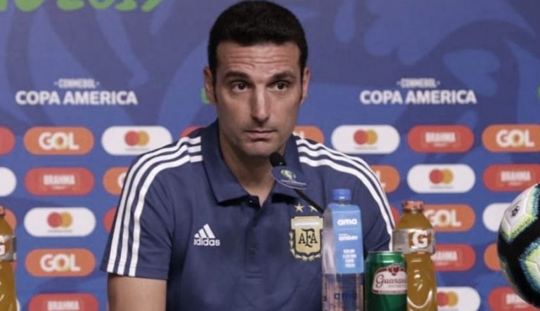 Scaloni, sobre Messi: "Juega con la misma responnsabilidad en Barcelona que en la Argentina"