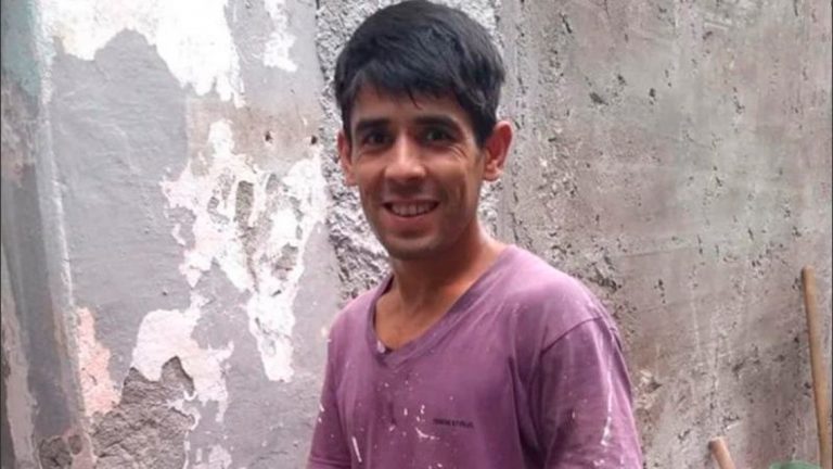 Mendoza: un albañil encontró $250.000 entre los escombros de una obra y los devolvió