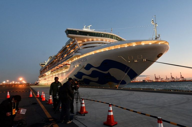 Japón: ocho argentinos en un crucero en cuarentena con casos de coronavirus