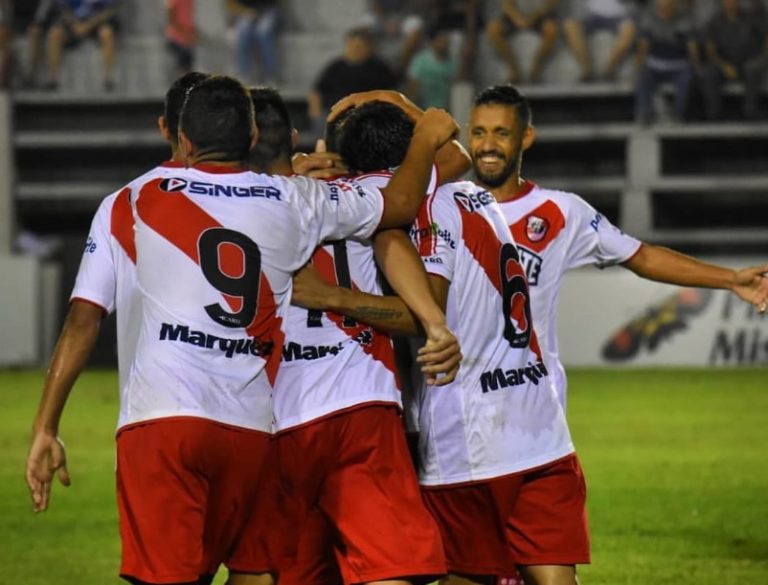 Guaraní goleó 3 a 0 a Timbó y lidera su zona
