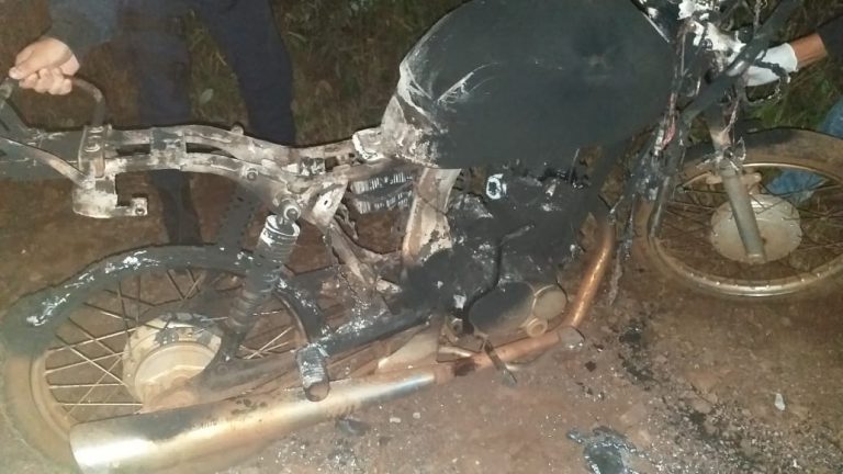 Dos motociclistas murieron electrocutados en ruta provincial 13