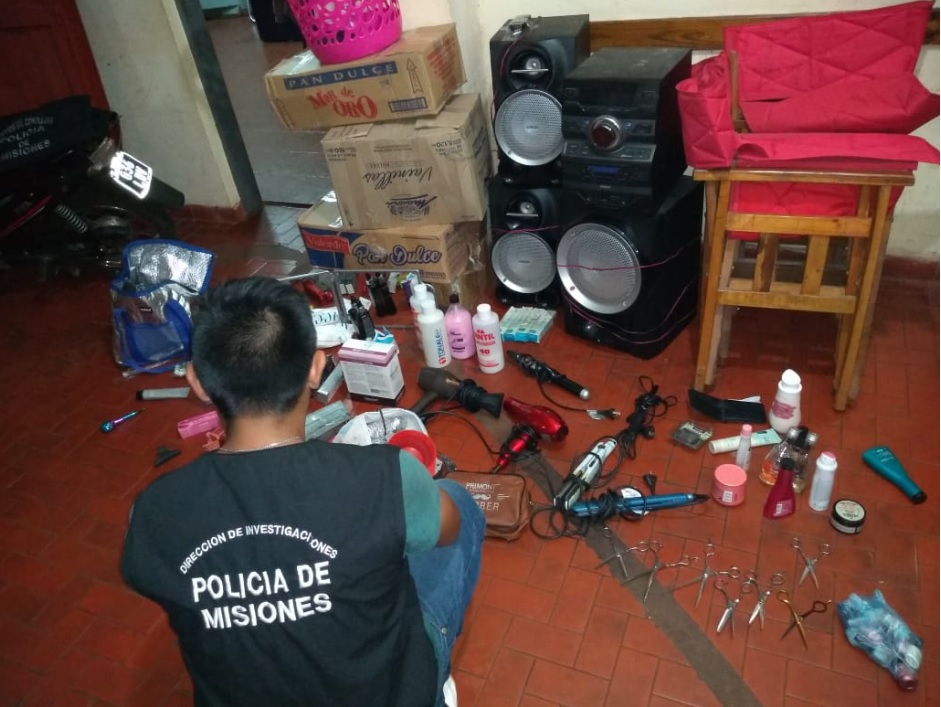 Allanaron un local y detuvieron a un dúo que robaba peluquerías en Posadas