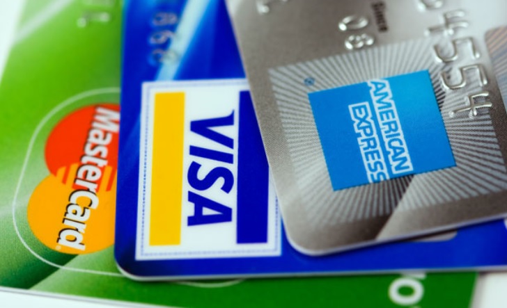 Compras en dólares con tarjetas de crédito cayeron 13,4% en enero