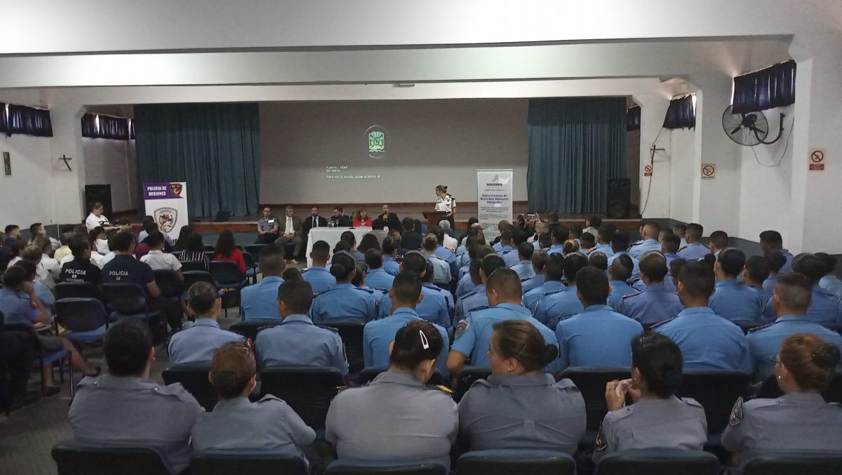 Derechos Humanos brindará capacitación para el personal femenino de la Policía