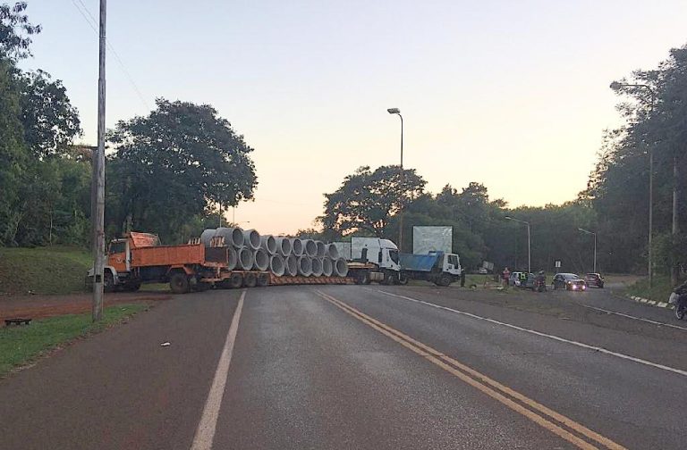 Bloquearon con camiones la frontera de Puerto Iguazú