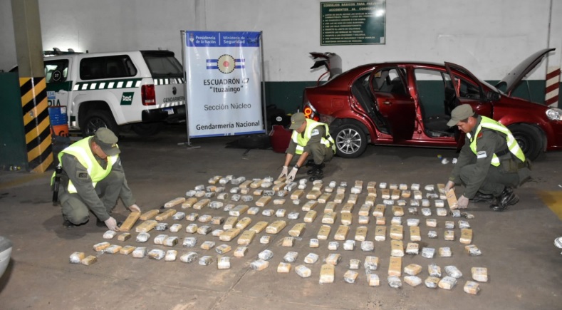 Trasladaban 69 kilos de marihuana desde Posadas hacia Itatí y terminaron detenidos