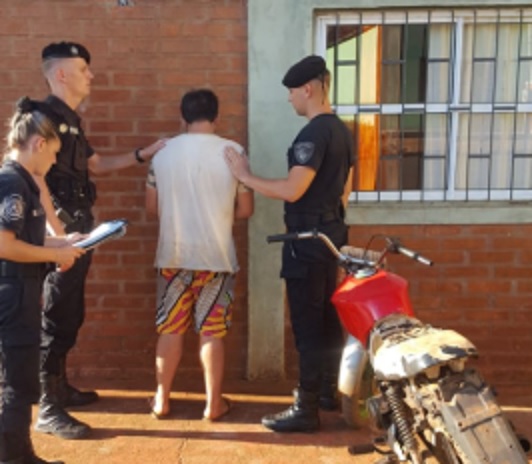 25 de Mayo: intentó evadir un control policial con una motocicleta robada y terminó detenido