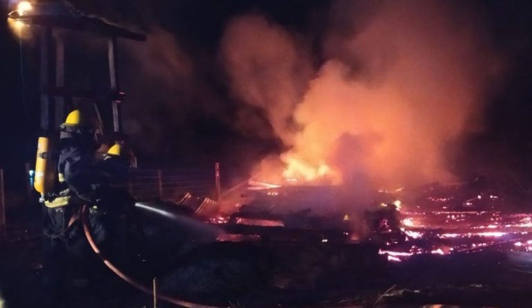 Incendio consumió por completo una vivienda en El Soberbio: no hubo víctimas