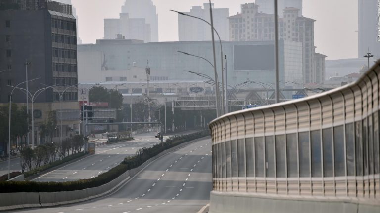 Un dron recorre las calles desiertas de Wuhan, una ciudad "fantasma" por el coronavirus