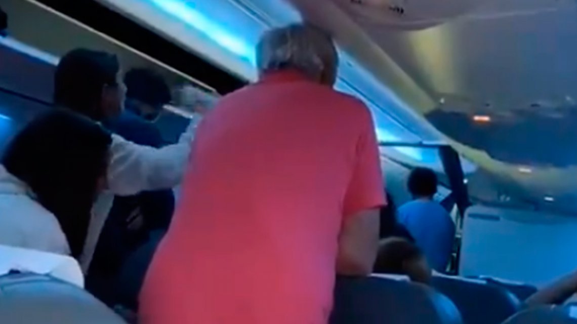 Coronavirus: gritos y reproches a tripulantes de Aerolíneas