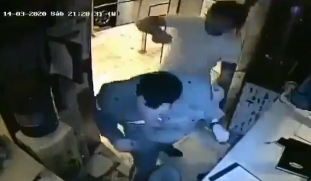 Se negó a cumplir cuarentena por coronavirus y agredió a un vigilador de su edificio