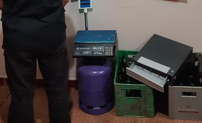 Investigadores recuperaron en un baldío objetos robados de un comercio posadeño
