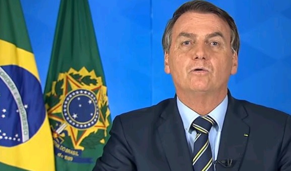 Bolsonaro volvió a calificar el coronavirus de “gripecita” y criticó el confinamiento