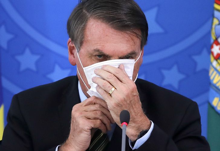 Bolsonaro sigue oponiéndose al confinamiento: "Brasil no puede parar"