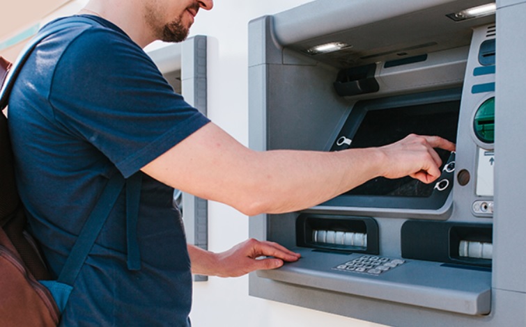Los bancos no cobrarán cargos ni comisiones por usar cajeros automáticos hasta el 30 de junio