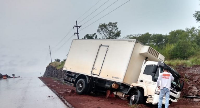 Camión despistó en Ruta Nacional 12: el conductor resultó ileso