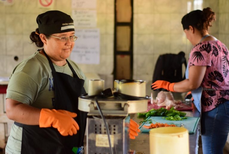 Aislamiento social obligatorio: cocinas centralizadas garantizan la entrega de alimentos a los comedores