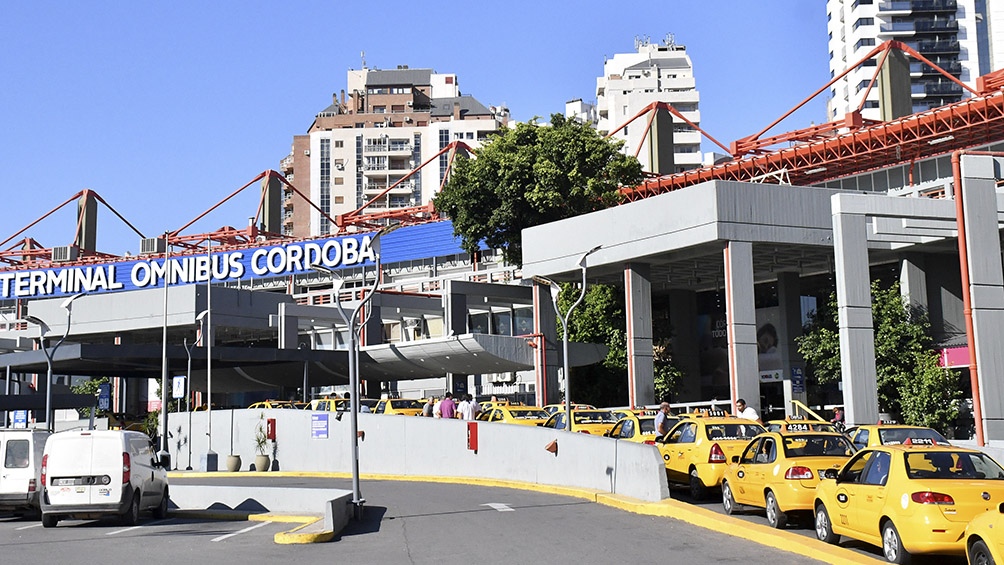 Pedido de captura para turistas alemanes que huyeron de un hotel en Córdoba