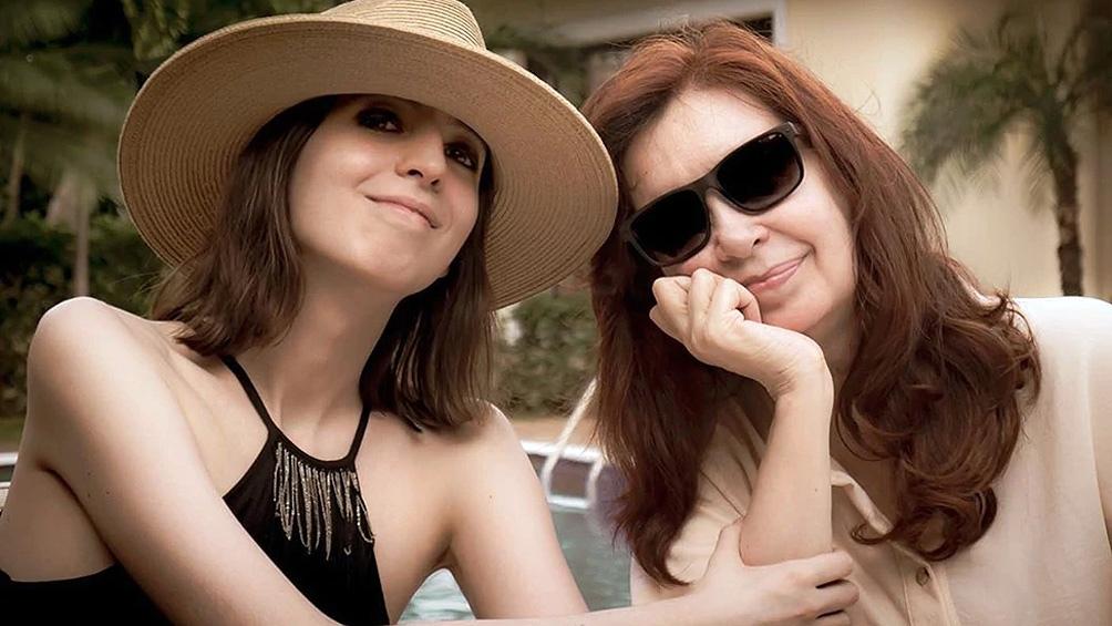 Cristina anunció que regresa desde Cuba junto a su hija Florencia