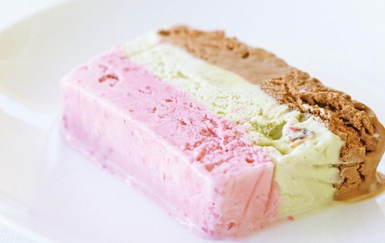 ANMAT prohíbe un popular helado "tricolor" por bacteria potencialmente mortal