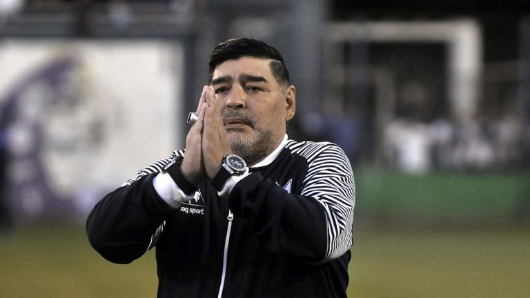 Maradona sobre la decisión de River: "Las gallinas no me van, pero acá los banco a morir"