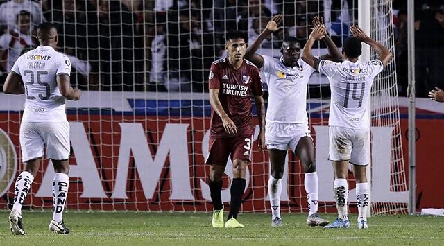 Libertadores: un River alternativo y sin fútbol fue goleado en Quito