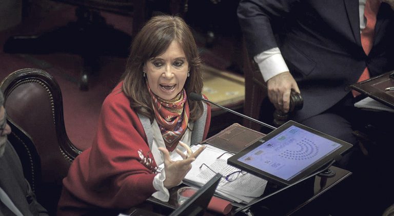 CFK busca que el Congreso sesione vía web para tratar un impuesto a la riqueza