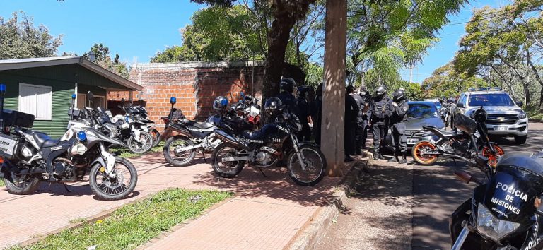 Descomunal desorden dejó cuatro detenidos en el barrio Parque Adam de Posadas