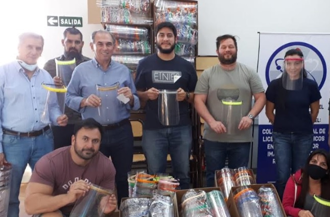 Estudiantes de la EPET 34 fabricaron 400 protectores faciales y entregaron al municipio posadeño