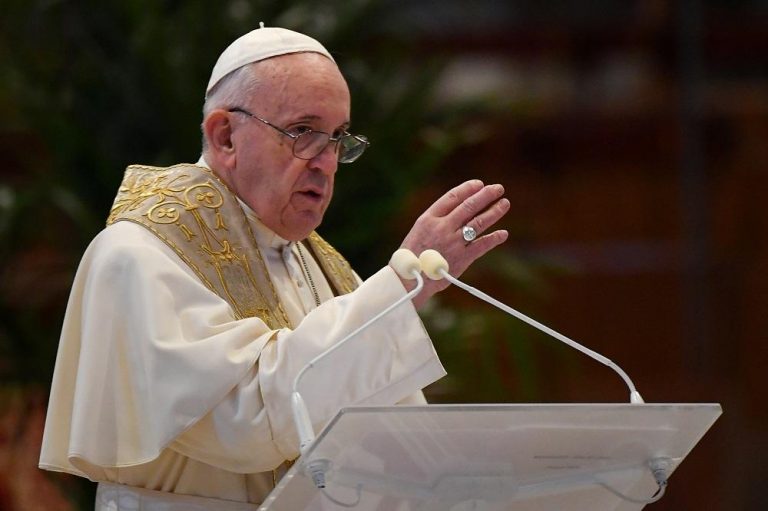 El Papa Francisco pidió que se "relajen las sanciones contra países afectados por el coronavirus"