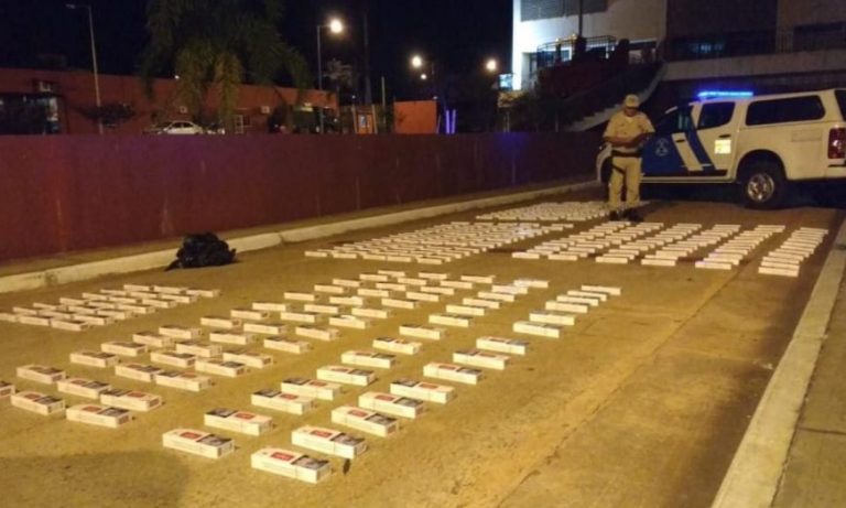 Secuestraron cargamento de cigarrillos por un millón de pesos en Santa Ana y Eldorado: un detenido