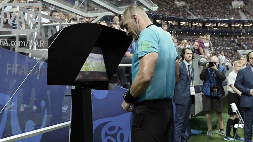 El VAR comienza a transitar su etapa decisiva para ser implementado en el fútbol argentino