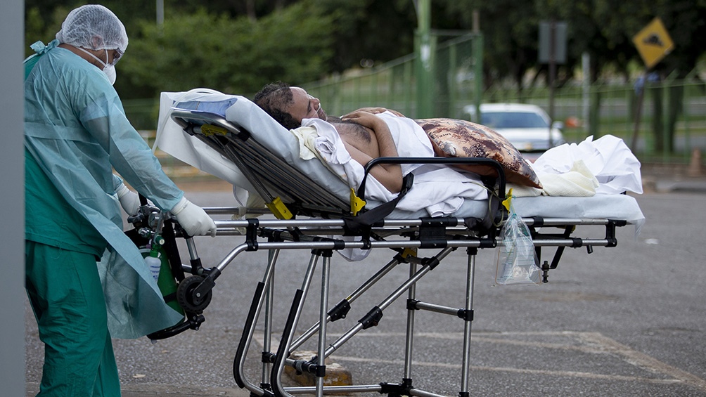 Coronavirus: Brasil tuvo 141 muertos en las últimas 24 horas y el total de casos casi llega a los mil