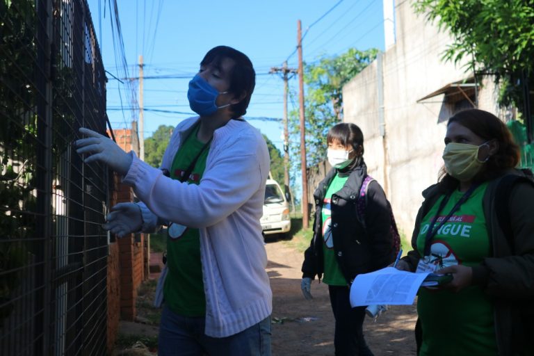 Fortalecen los operativos integrales para controlar al dengue en barrios posadeños